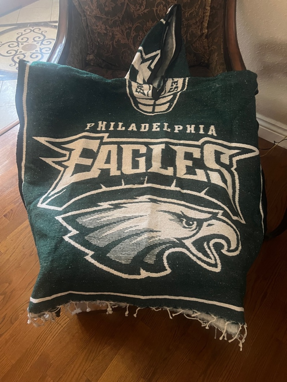 Philadelphia Eagles Green and White Team Logo Blanket Throw